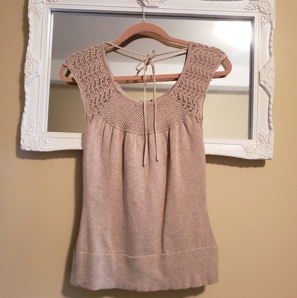 Le Chateau 100% cotton top w crochet cap sleeves beige neutral natural fiber - Picture 2 of 12